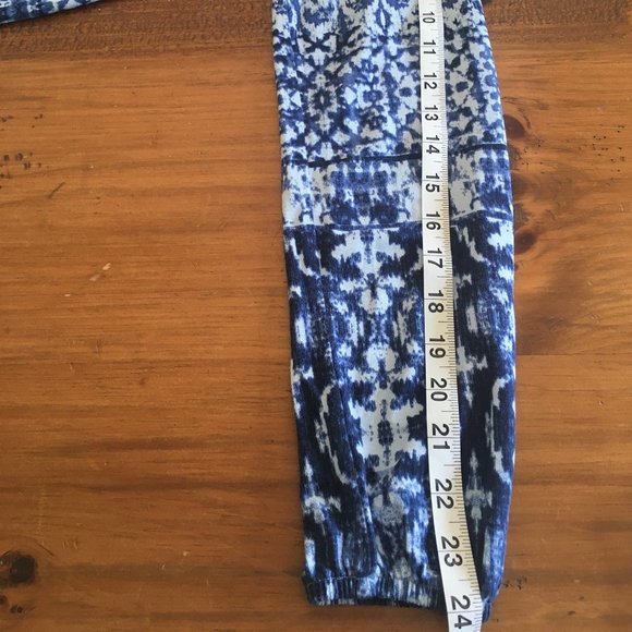 Betty Barclay Blue/White Batik Peasant top - Picture 6 of 8